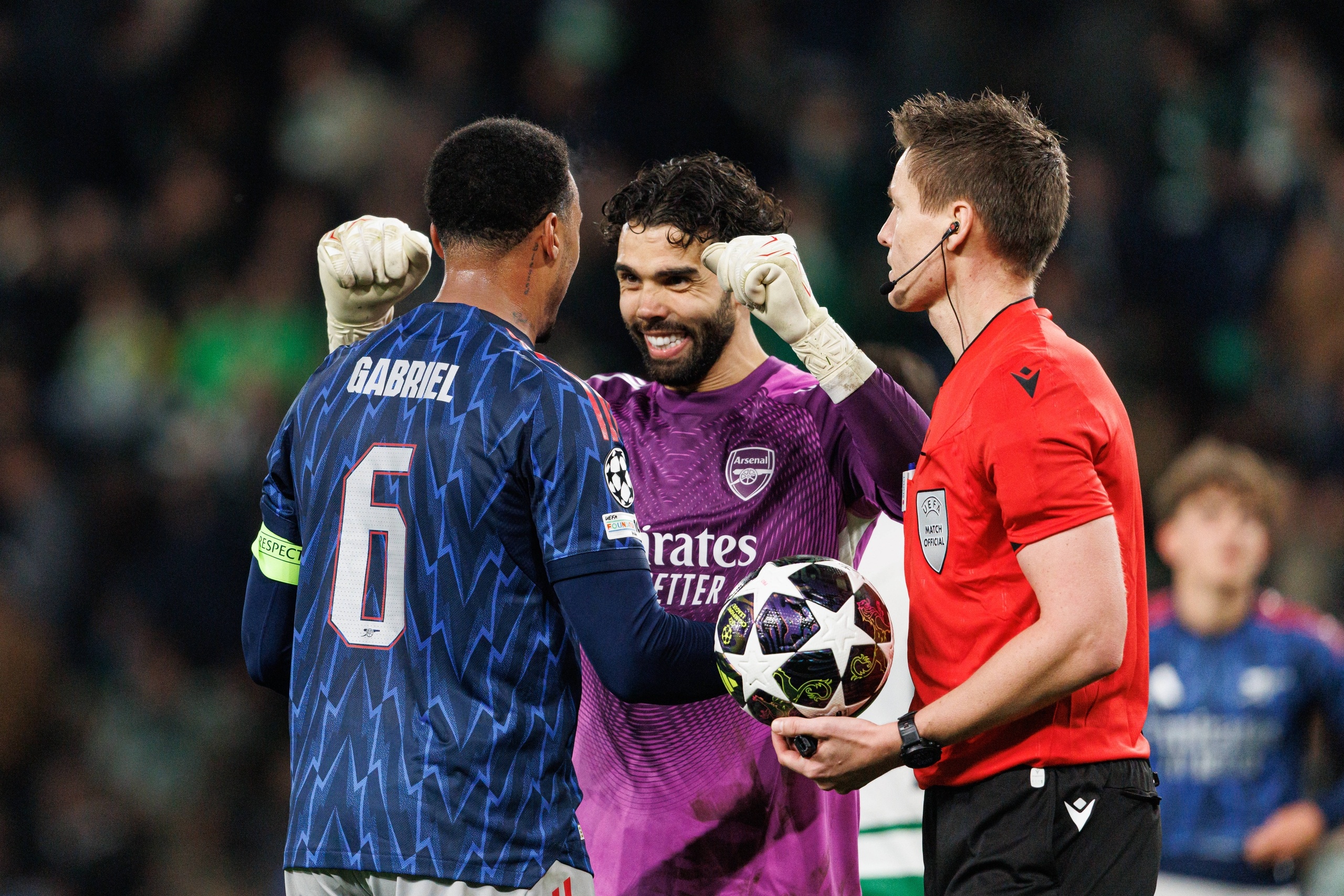 九游体育app官方下载-英媒：拉亚提升了枪手后防线的表现，他是英超赛季最佳球员竞争者