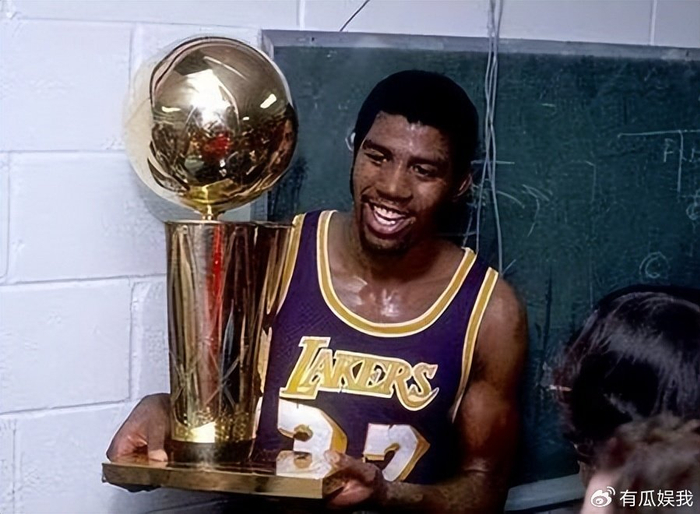 九游游戏-NBA史上最具含金量的10个FMVP:乔丹两次上榜,11年诺天王第三!|奥尼尔|总决赛|德克·诺维茨基|系列赛|魔术师_新浪体育_新浪新闻